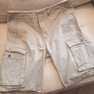 Levis Khaki Sz 34 shorts